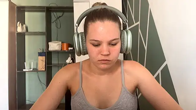 HellyRay online show from July 8, 2026, 12:09 pm