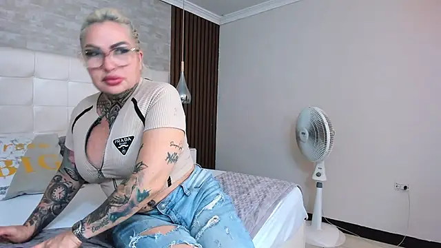 Snapshot of ArianaMora chatting on May 23, 2026, 12:53 pm ArianaMora online show from May 23, 2026, 12:53 pm