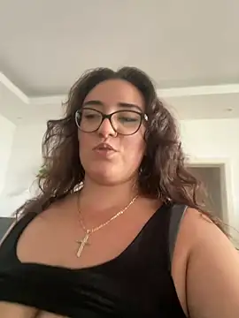 CurvyyMomy online show from July 17, 2026, 11:28 am