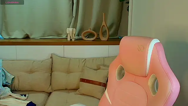 Snapshot of Rose_Desiree chatting on July 6, 2026, 11:18 am Rose Desiree online show from July 6, 2026, 11:18 am