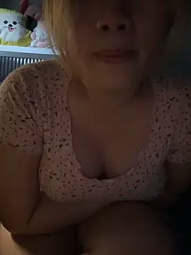 Snapshot of purrrrrriiiiikkkkii chatting on June 2, 2026, 11:29 pm purrrrrriiiiikkkkii online show from June 2, 2026, 11:29 pm