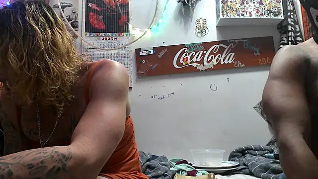Snapshot of VanillaSnowcones chatting on June 15, 2026, 12:24 am VanillaSnowcones online show from June 15, 2026, 12:24 am