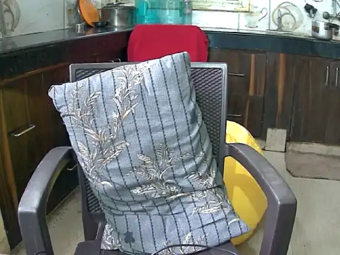Snapshot of shallykaul chatting on July 8, 2026, 4:50 am shallykaul online show from July 8, 2026, 4:50 am