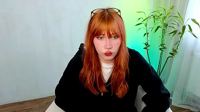 Fleur Fox online show from May 27, 2026, 9:17 am