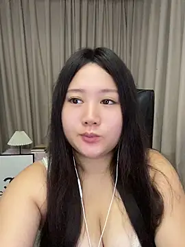 Luckysisi-s online show from July 13, 2026, 1:14 pm