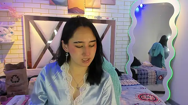 Lua bloom  online show from July 5, 2026, 3:45 am