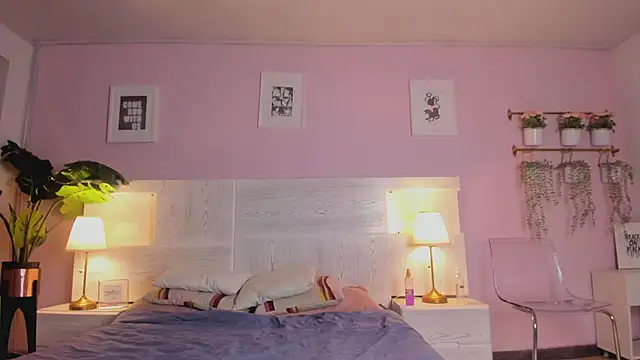 Kimdyy  online show from June 17, 2026, 7:26 pm