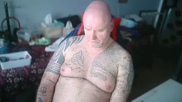 Tattooed Dilf 01 online show from May 30, 2026, 2:14 pm