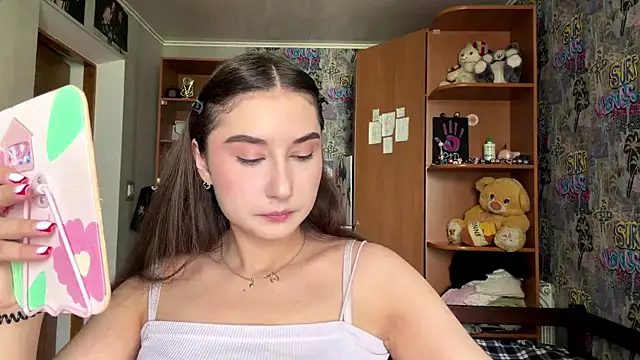 HoneyKittyk online show from July 14, 2026, 9:25 am
