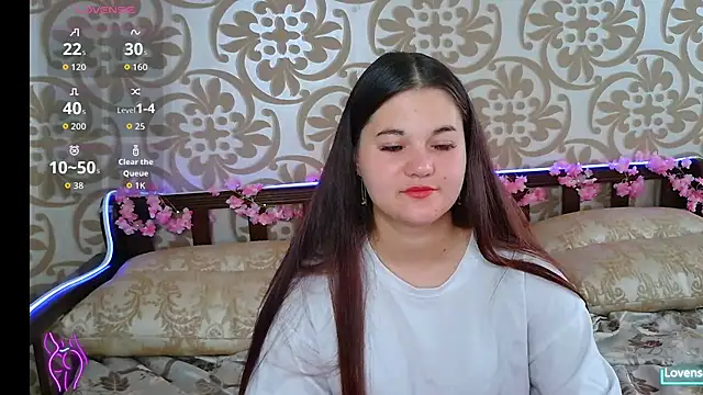 Snapshot of ElisesMuse chatting on July 6, 2026, 11:40 am ElisesMuse online show from July 6, 2026, 11:40 am
