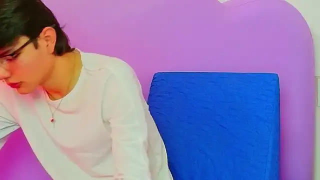 Liamdelrey online show from June 27, 2026, 3:28 pm