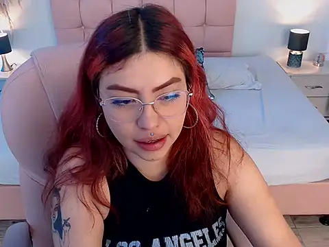 Snapshot of LilMoon_ chatting on June 23, 2026, 1:20 pm LilMoon online show from June 23, 2026, 1:20 pm