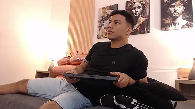 Diego salvatore online show from July 4, 2026, 7:42 pm