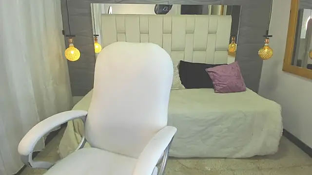 Snapshot of Miranda__Green chatting on July 4, 2026, 1:50 pm Miranda Green online show from July 4, 2026, 1:50 pm