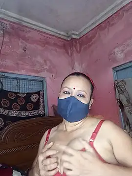 MoonLusty online show from June 7, 2026, 4:05 am