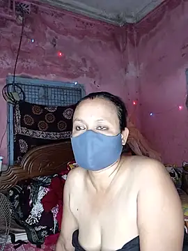 MoonLusty online show from June 17, 2026, 5:25 pm