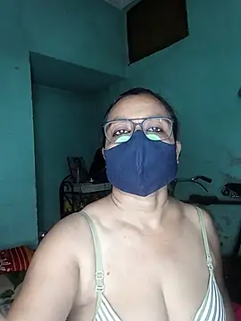 MoonLusty online show from June 25, 2026, 4:56 am
