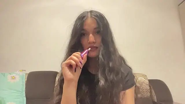 Snapshot of LisetteParajon chatting on June 2, 2026, 5:04 pm LisetteParajon online show from June 2, 2026, 5:04 pm