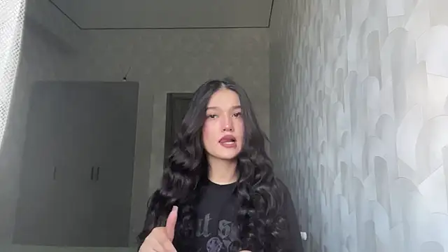 Snapshot of LisetteParajon chatting on June 8, 2026, 5:08 am LisetteParajon online show from June 8, 2026, 5:08 am
