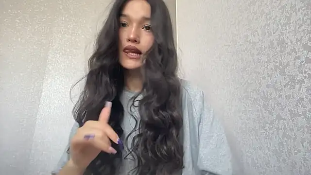 Snapshot of LisetteParajon chatting on June 12, 2026, 5:17 am LisetteParajon online show from June 12, 2026, 5:17 am