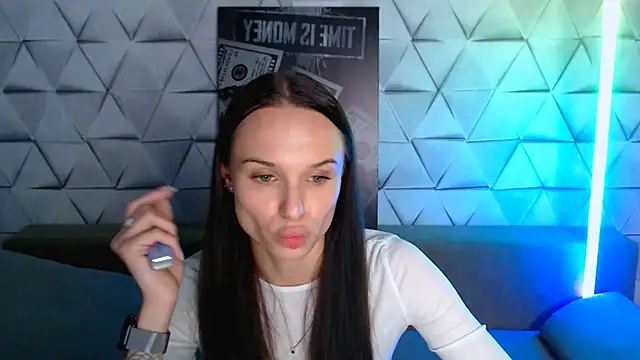 NicoleMerz online show from May 28, 2026, 6:38 pm