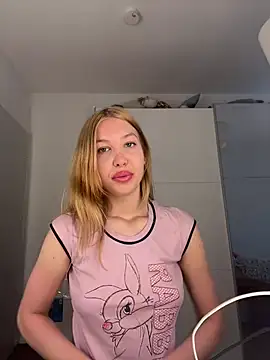 MilaaXOO online show from June 4, 2026, 5:19 pm