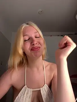 MilaaXOO online show from June 26, 2026, 7:51 pm