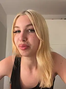 MilaaXOO online show from July 1, 2026, 8:08 pm