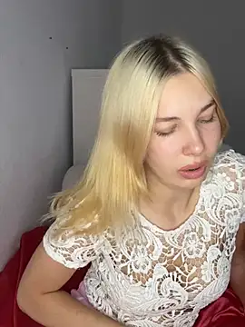 MilaaXOO online show from August 4, 2026, 6:32 pm