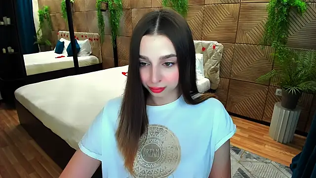 FlirtySpark online show from June 18, 2026, 4:13 am