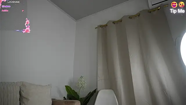 Sweetpussyhot  online show from June 24, 2026, 1:04 am