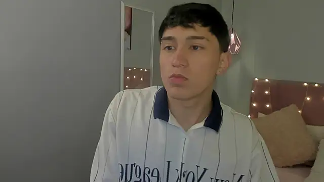 Snapshot of ryan_valentino chatting on July 10, 2026, 1:25 pm ryan valentino online show from July 10, 2026, 1:25 pm