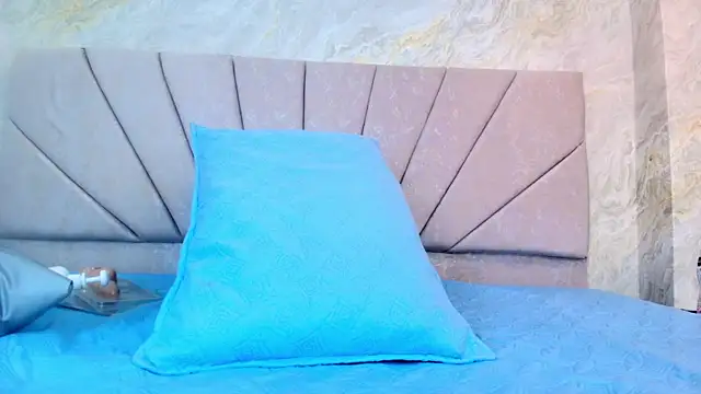 ariana florez  online show from July 7, 2026, 7:07 pm