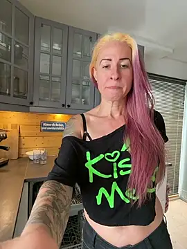 GermanMilfJasmin online show from June 14, 2026, 9:55 am