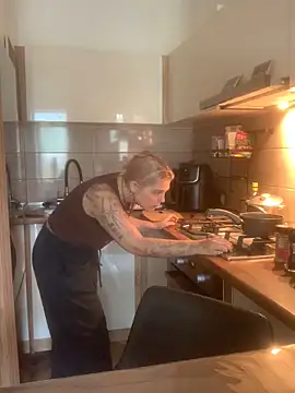 Ella Bloom online show from June 14, 2026, 9:22 am