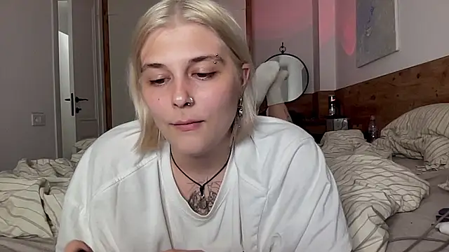 Ella Bloom online show from July 15, 2026, 6:46 pm