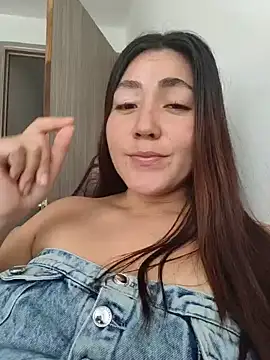 Snapshot of alma_rouge chatting on May 28, 2026, 4:26 pm alma rouge online show from May 28, 2026, 4:26 pm