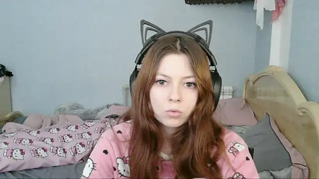 Snapshot of AlessiaViolet chatting on June 27, 2026, 12:22 pm AlessiaViolet online show from June 27, 2026, 12:22 pm