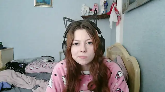 Snapshot of AlessiaViolet chatting on July 1, 2026, 9:33 am AlessiaViolet online show from July 1, 2026, 9:33 am
