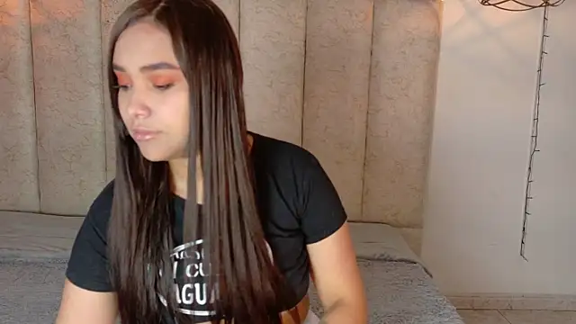 Snapshot of isabellelane_cs chatting on July 6, 2026, 12:35 pm isabellelane cs online show from July 6, 2026, 12:35 pm