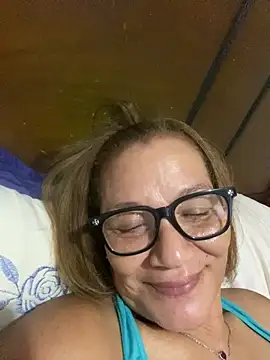 rosanna78322 online show from June 17, 2026, 8:43 pm