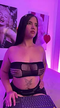 Lara petit online show from June 14, 2026, 6:21 pm