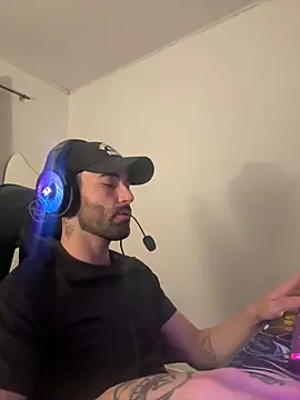 Aaron hyuga online show from June 10, 2026, 12:11 am