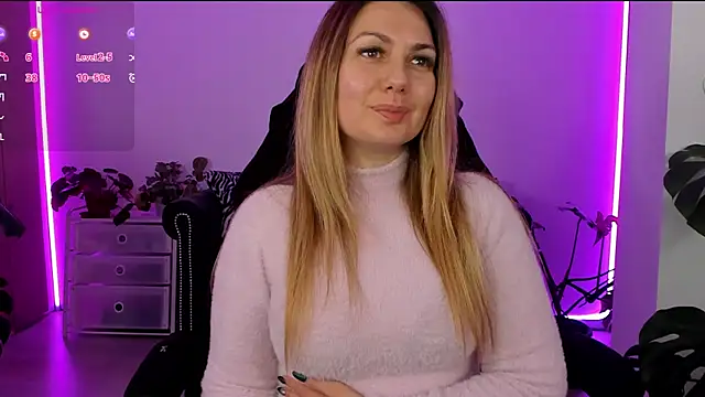 LindaWhite  online show from February 23, 2025, 9:59 pm