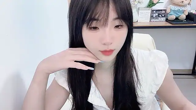 Snapshot of Louise-3 chatting on July 1, 2026, 10:09 pm Louise-3 online show from July 1, 2026, 10:09 pm
