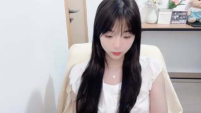 Snapshot of Louise-3 chatting on July 3, 2026, 10:16 pm Louise-3 online show from July 3, 2026, 10:16 pm