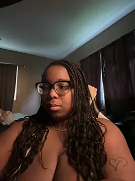 Snapshot of layitinme chatting on June 19, 2026, 1:37 pm layitinme online show from June 19, 2026, 1:37 pm