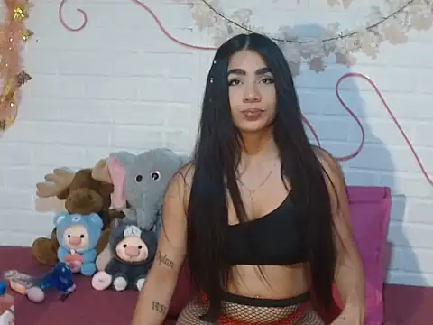 IreneSaez333 online show from June 25, 2026, 5:06 pm