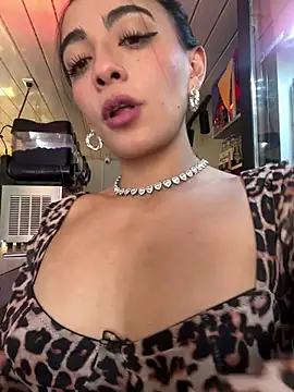 Skinytwin online show from July 10, 2026, 8:11 pm