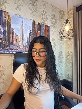 Holly Watson  online show from July 16, 2026, 4:51 am